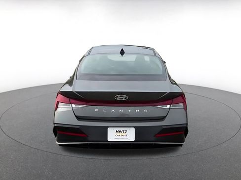 Used 2025 Hyundai Elantra SEL image 12