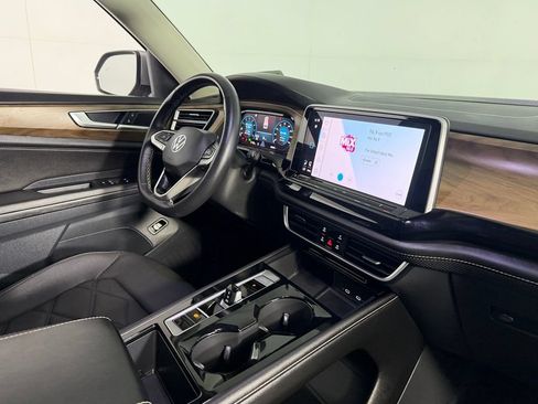 Used 2024 Volkswagen Atlas SE AWD/4WD image 34