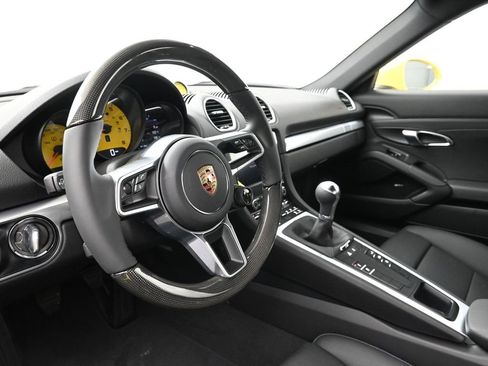 Used 2025 Porsche 718 Cayman image 4