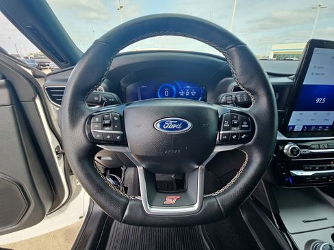 Used 2023 Ford Explorer ST w/ Technology Package image 17