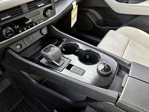 New 2025 Nissan Rogue SV image 15