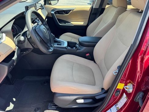 Used 2019 Toyota RAV4 LE AWD/4WD image 12