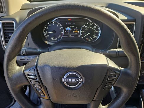Used 2022 Nissan Frontier SV image 16