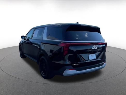 Used 2026 Kia Carnival FWD image 11