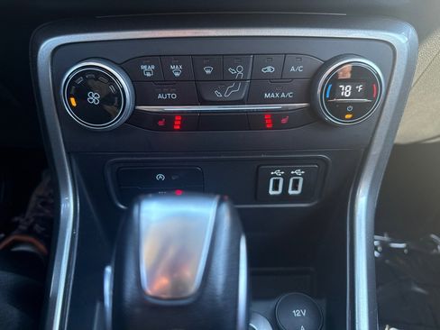 Used 2018 Ford EcoSport SE w/ SE Convenience Package image 24