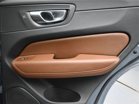 Certified 2023 Volvo XC60 B5 Ultimate w/ Protection Package Premier image 28
