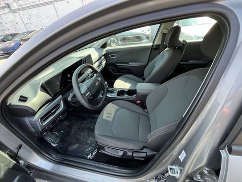 Used 2025 Kia K4 LXS image 36