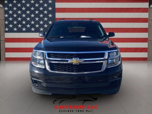 Used 2018 Chevrolet Suburban LT RWD image 3