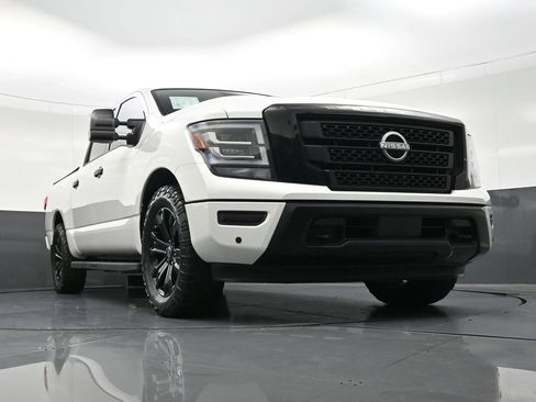 Used 2023 Nissan Titan SV w/ SV Convenience Package image 30