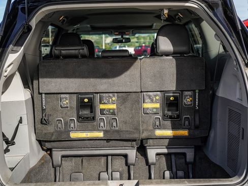 Used 2014 Toyota Sienna SE image 27