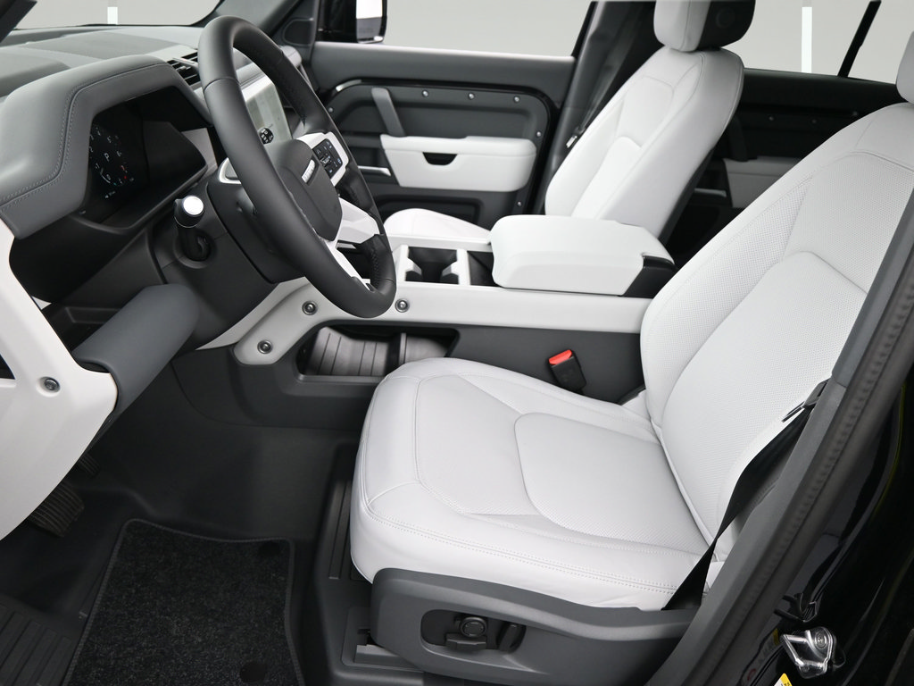 Used 2025 Land Rover Defender 110 X-Dynamic SE AWD/4WD image 5