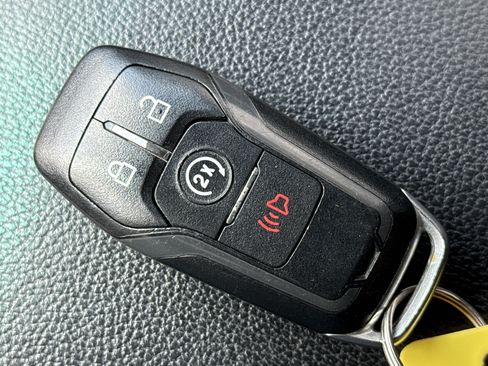 Used 2016 Ford Explorer XLT w/ Equipment Group 201A AWD/4WD image 28