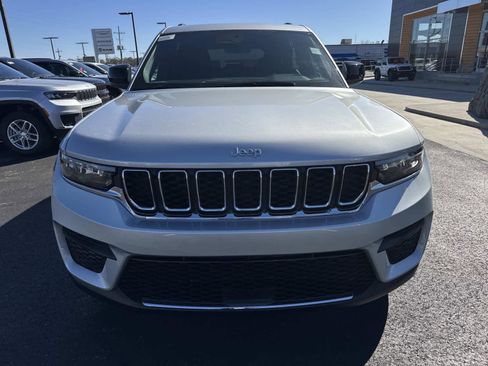 New 2025 Jeep Grand Cherokee Laredo image 2