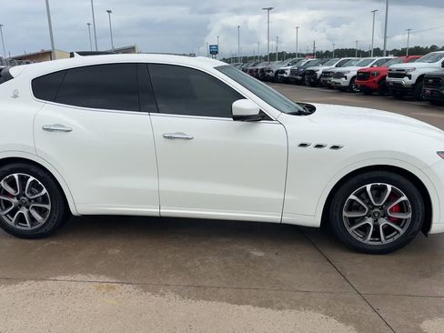 Used 2021 Maserati Levante AWD/4WD image 2