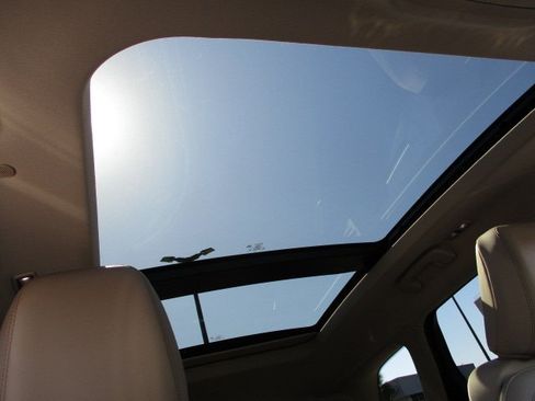 Used 2021 Lincoln Corsair FWD w/ Premium Package image 17