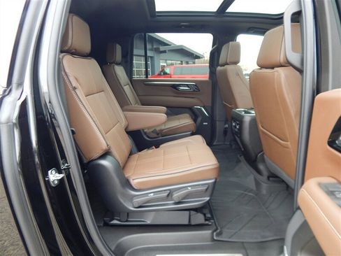 Used 2026 Chevrolet Suburban High Country w/ Sun And Tow Package image 15