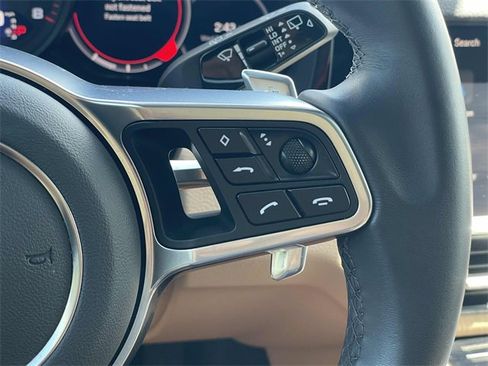 Used 2023 Porsche Cayenne image 18