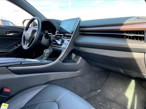 Used 2022 Toyota Avalon XLE image 13