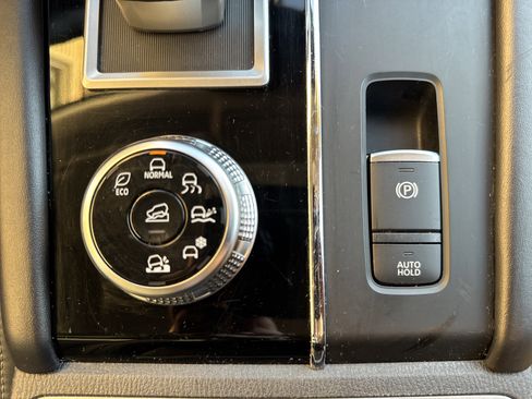 Used 2022 Mitsubishi Outlander SE image 16