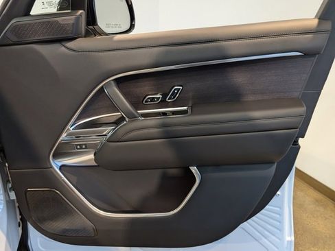 New 2025 Land Rover Range Rover Autobiography image 30