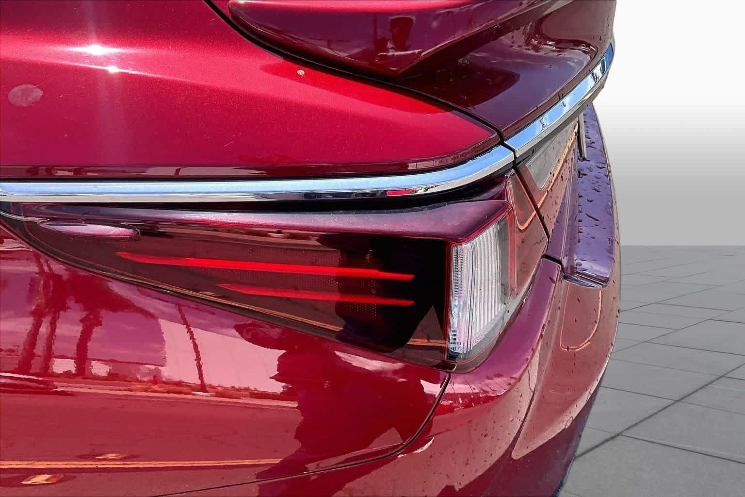 Used 2023 Lexus ES 300h w/ Premium Package FWD image 29