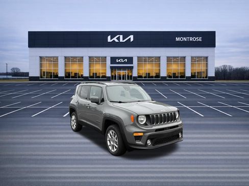 Used 2021 Jeep Renegade Latitude w/ Convenience Group AWD/4WD image 3