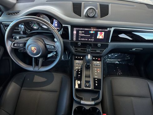 Used 2022 Porsche Macan AWD/4WD image 12