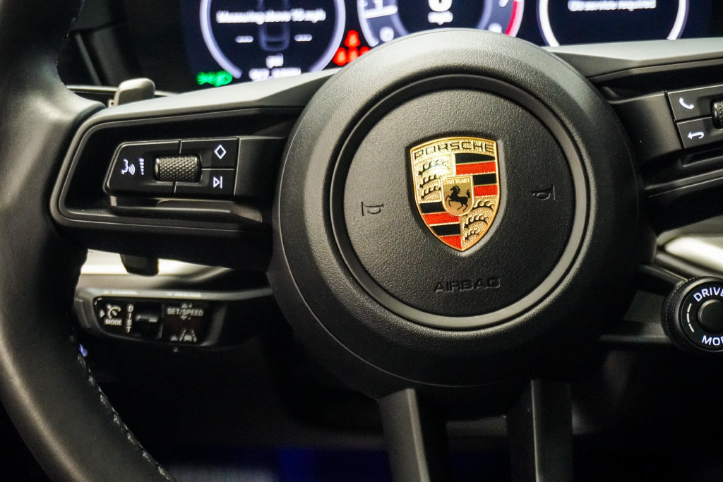 Used 2024 Porsche Cayenne Coupe AWD/4WD image 17
