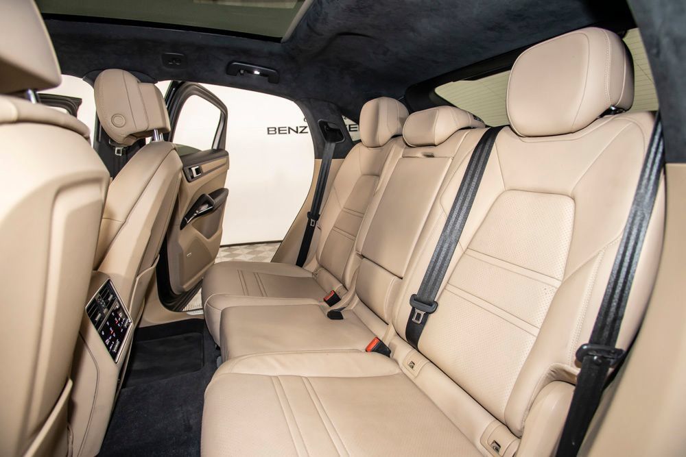 Used 2021 Porsche Cayenne Turbo AWD/4WD image 14