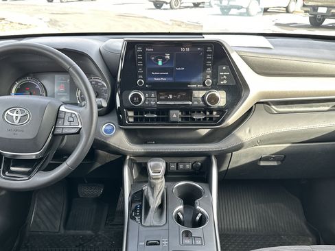 Used 2021 Toyota Highlander LE image 27