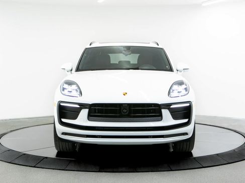 New 2026 Porsche Macan AWD/4WD image 10