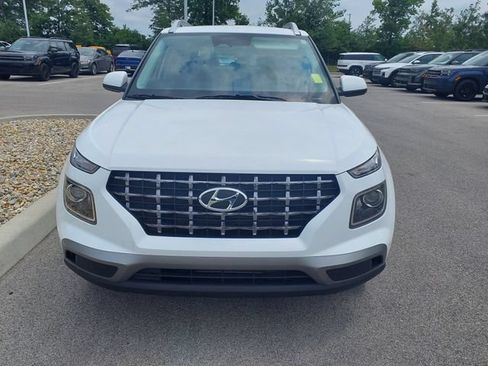 Certified 2025 Hyundai Venue SEL FWD image 2