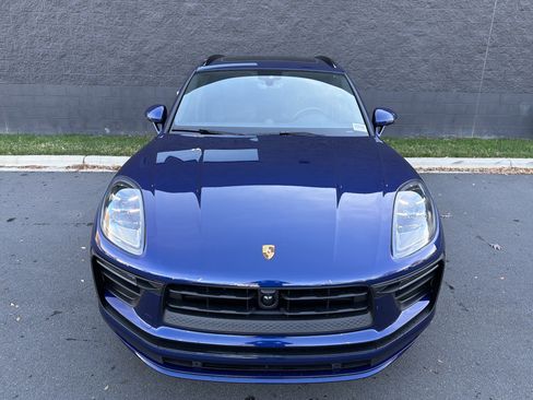 Certified 2025 Porsche Macan image 10