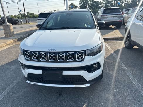 Used 2025 Jeep Compass Limited AWD/4WD image 2