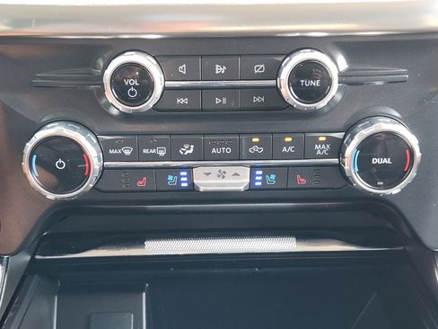 Used 2022 Ford F150 Lariat w/ FX4 Off-Road Package AWD/4WD image 19