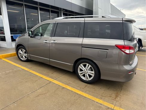 Used 2015 Nissan Quest SL w/ Tow Package image 2