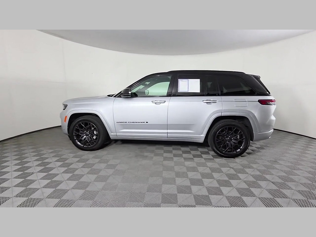 Used 2025 Jeep Grand Cherokee Summit w/ Obsidian Package AWD/4WD image 47