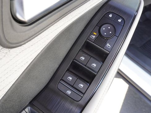 Certified 2023 Nissan Rogue SV FWD image 15