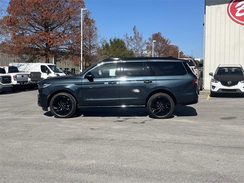 New 2025 Lincoln Navigator Reserve w/ Jet Appearance Package image 2