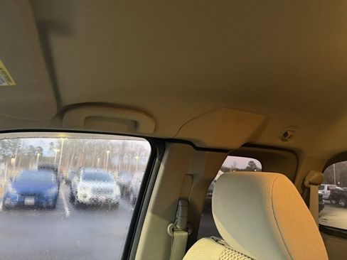 Used 2013 Nissan Frontier SV image 13