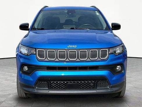 Used 2022 Jeep Compass Latitude w/ Sun and Sound Group AWD/4WD image 2