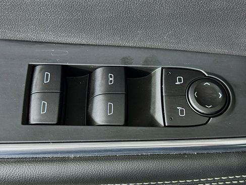 Used 2025 GMC Acadia Elevation image 15