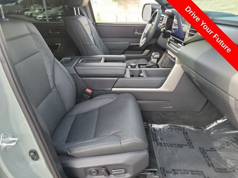 Used 2025 Toyota Tundra Limited AWD/4WD image 21