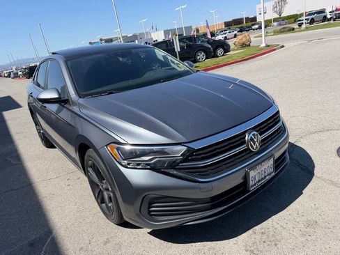 Used 2024 Volkswagen Jetta SE FWD image 8