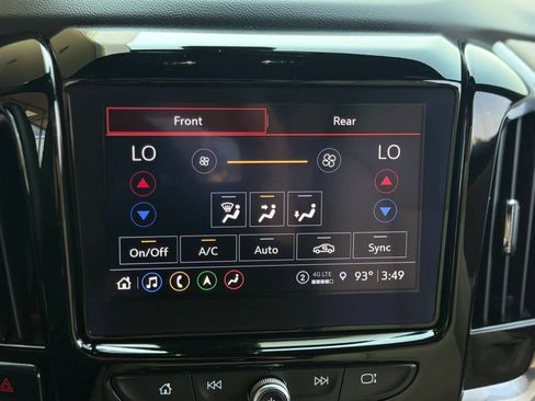 Used 2023 Chevrolet Traverse LT w/ LT Premium Package AWD/4WD image 28