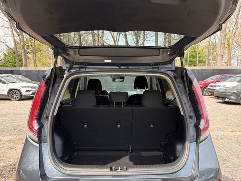 Used 2025 Kia Soul LX w/ LX Technology Package FWD image 29