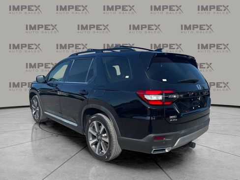 Used 2025 Honda Pilot Elite image 3