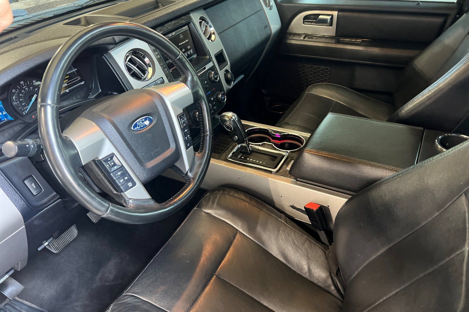 Used 2015 Ford Expedition Limited w/ Equipment Group 301A AWD/4WD image 11
