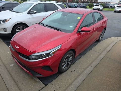 Certified 2024 Kia Forte LXS FWD image 3