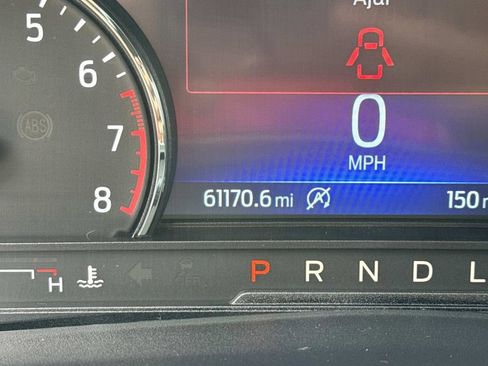 Used 2021 Ford Explorer XLT RWD image 2
